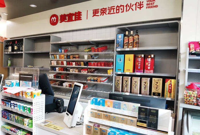Convenience store self-checkout terminal in micro-small retail scene: 